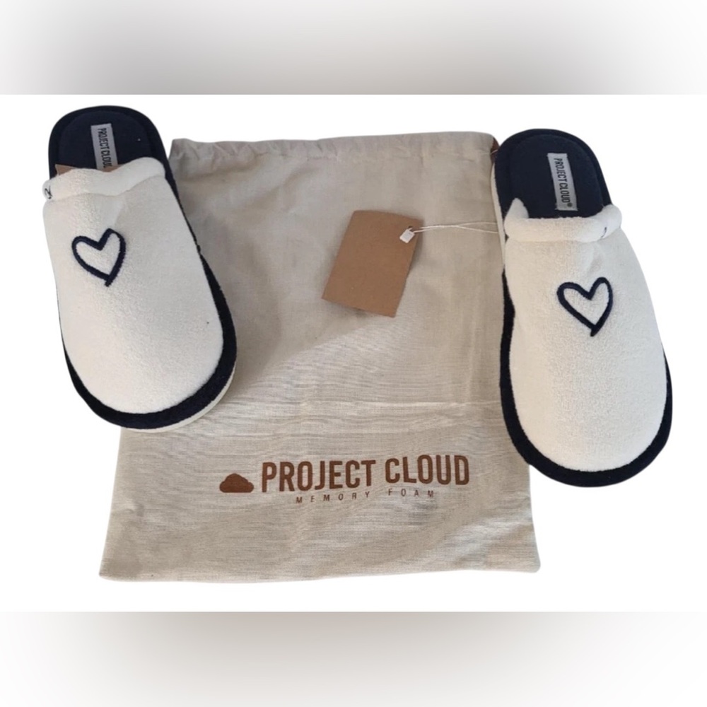 Memory foam Slippers non slip creamy white & blue Heart Design Gift bag with tag